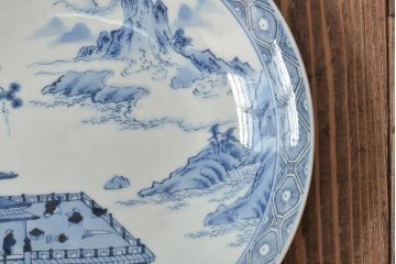 アンティーク雑貨　明治期　楼閣・山水・人物図　染付　八寸皿2枚セット(中皿、伊万里)(R-043071)