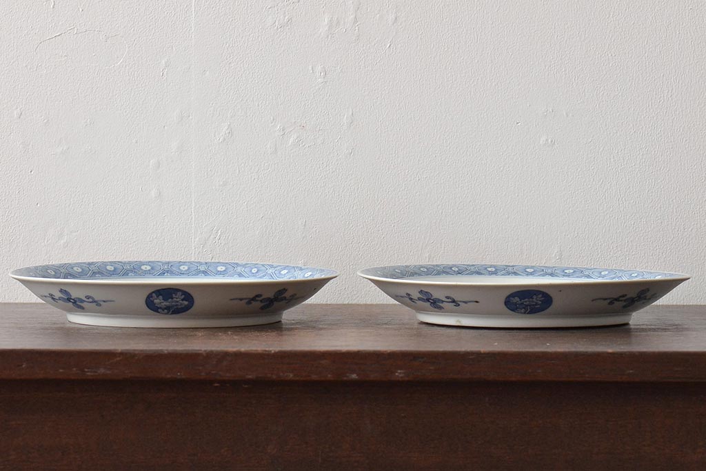 アンティーク雑貨　明治期　楼閣・山水・人物図　染付　八寸皿2枚セット(中皿、伊万里)(R-043072)