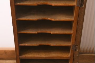 和製アンティーク　ナラ材　昭和中期　珍しいサイズのアンティーク縦型書類棚(カルテケース、整理棚、サイドキャビネット)(R-043082)