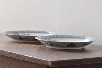 アンティーク雑貨　明治期　楼閣・山水・人物図　染付　八寸皿2枚セット(中皿、伊万里)(R-043084)