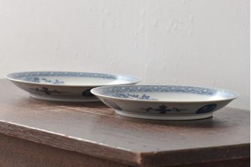 アンティーク雑貨 明治期 楼閣・山水・人物図 染付 八寸皿2枚セット(中皿、伊万里)(R-043086)