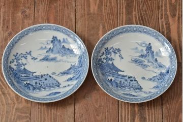 アンティーク雑貨 明治期 楼閣・山水・人物図 染付 八寸皿2枚セット(中皿、伊万里)(R-043086)