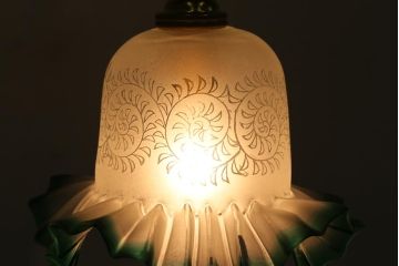 ヴィンテージ照明　イギリスビンテージ　エッチングガラスとフリルシェードがお洒落なペンダントライト(ランプシェード、天井照明)(R-043113)