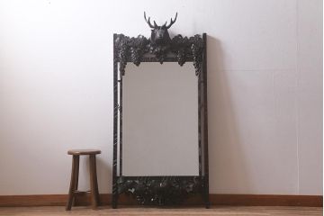 ヴィンテージ家具　鹿・葡萄　彫刻が目を引く木製ウォールミラー(壁掛け鏡、姿見、ビンテージ)(R-043121)