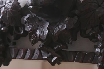 ヴィンテージ家具　鹿・葡萄　彫刻が目を引く木製ウォールミラー(壁掛け鏡、姿見、ビンテージ)(R-043121)