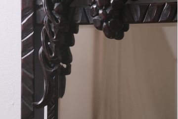 ヴィンテージ家具　鹿・葡萄　彫刻が目を引く木製ウォールミラー(壁掛け鏡、姿見、ビンテージ)(R-043121)