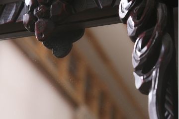 ヴィンテージ家具　鹿・葡萄　彫刻が目を引く木製ウォールミラー(壁掛け鏡、姿見、ビンテージ)(R-043121)