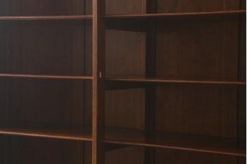 中古　オランダ　CHARM CLASSIC(チャームクラシック)　ナラ材　アンティークテイストなキャビネット(食器棚、飾り棚、収納棚)(定価約120万円)(R-043125)