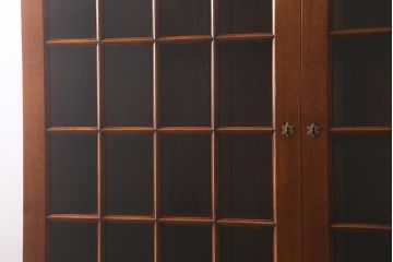 中古　オランダ　CHARM CLASSIC(チャームクラシック)　ナラ材　アンティークテイストなキャビネット(食器棚、飾り棚、収納棚)(定価約120万円)(R-043125)