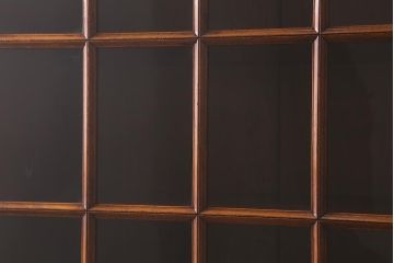 中古　オランダ　CHARM CLASSIC(チャームクラシック)　ナラ材　アンティークテイストなキャビネット(食器棚、飾り棚、収納棚)(定価約120万円)(R-043125)