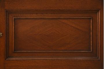 中古　オランダ　CHARM CLASSIC(チャームクラシック)　ナラ材　アンティークテイストなキャビネット(食器棚、飾り棚、収納棚)(定価約120万円)(R-043125)