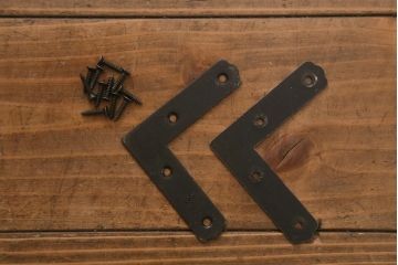 中古　オランダ　CHARM CLASSIC(チャームクラシック)　ナラ材　アンティークテイストなキャビネット(食器棚、飾り棚、収納棚)(定価約120万円)(R-043125)