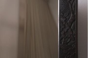 ビンテージ家具　伝統工芸　軽井沢彫り　桜の彫りが目を引く姿見(鏡、ミラー、ヴィンテージ)(R-043126)