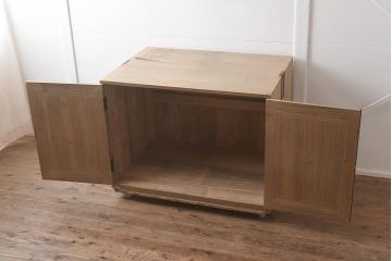 和製アンティーク　昭和中期　総桐材　和モダンな佇まいが魅力の布団箪笥(収納箪笥、和箪笥、ワードローブ、桐箪笥、桐たんす)(R-043131)