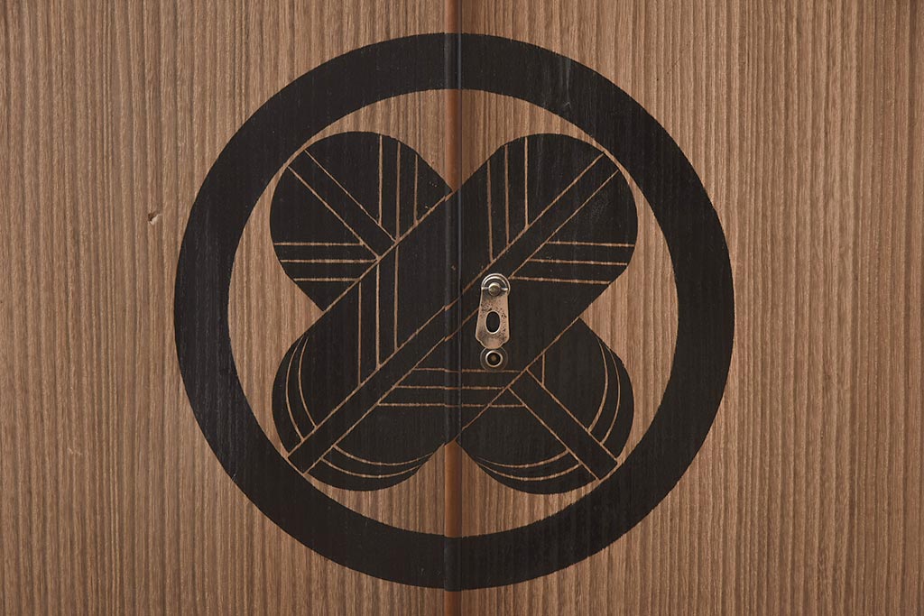 和製アンティーク　昭和中期　総桐材　和モダンな佇まいが魅力の布団箪笥(収納箪笥、和箪笥、ワードローブ、桐箪笥、桐たんす)(R-043131)