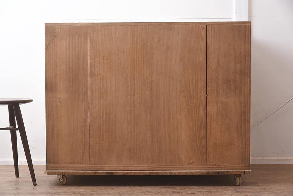 和製アンティーク　昭和中期　総桐材　和モダンな佇まいが魅力の布団箪笥(収納箪笥、和箪笥、ワードローブ、桐箪笥、桐たんす)(R-043131)