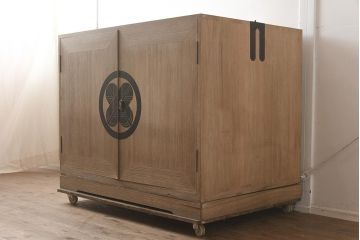 和製アンティーク　昭和中期　総桐材　和モダンな佇まいが魅力の布団箪笥(収納箪笥、和箪笥、ワードローブ、桐箪笥、桐たんす)(R-043132)