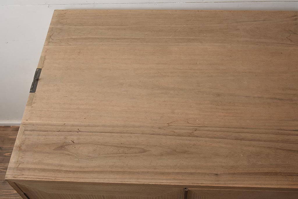 和製アンティーク　昭和中期　総桐材　和モダンな佇まいが魅力の布団箪笥(収納箪笥、和箪笥、ワードローブ、桐箪笥、桐たんす)(R-043133)