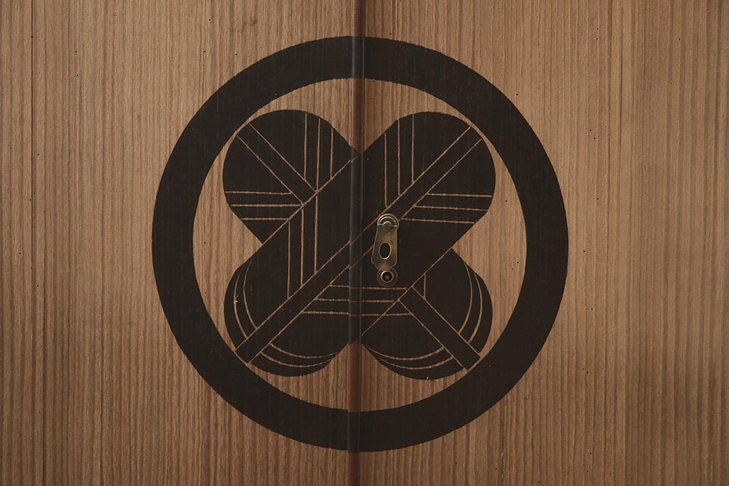 和製アンティーク　昭和中期　総桐材　和モダンな佇まいが魅力の布団箪笥(収納箪笥、和箪笥、ワードローブ、桐箪笥、桐たんす)(R-043133)