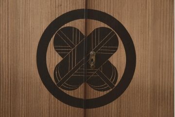 和製アンティーク　昭和中期　総桐材　和モダンな佇まいが魅力の布団箪笥(収納箪笥、和箪笥、ワードローブ、桐箪笥、桐たんす)(R-043133)