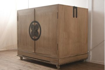 和製アンティーク　昭和中期　総桐材　和モダンな佇まいが魅力の布団箪笥(収納箪笥、和箪笥、ワードローブ、桐箪笥、桐たんす)(R-043133)