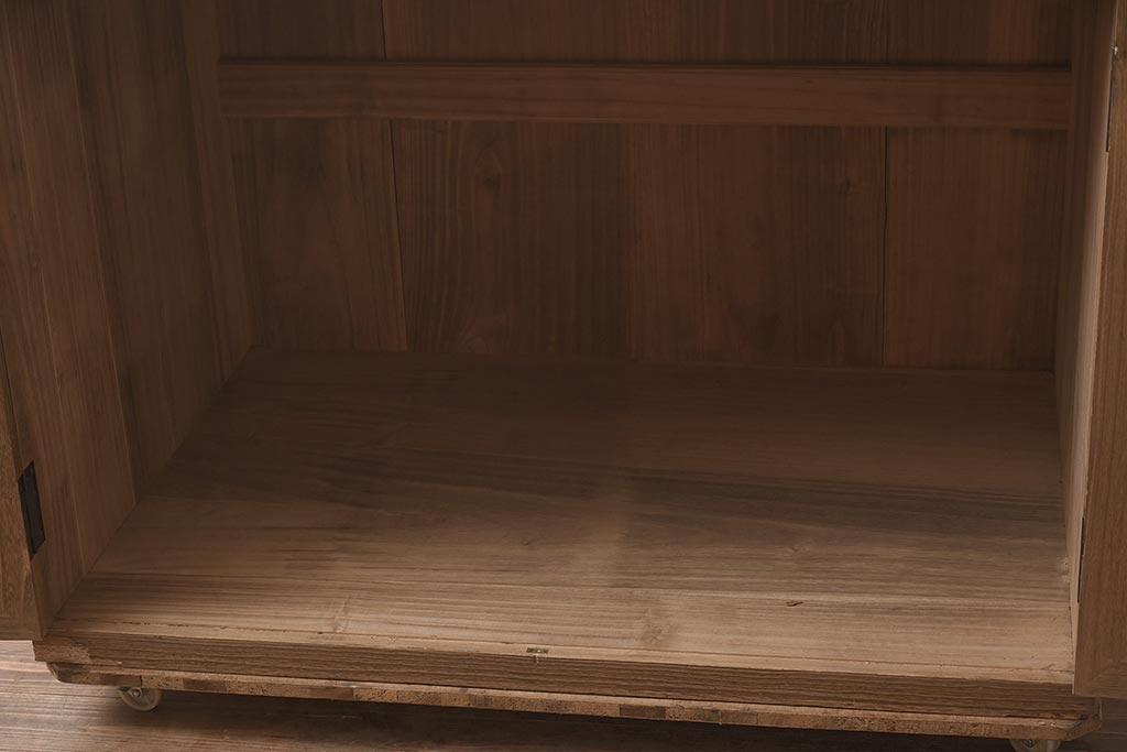 和製アンティーク　昭和中期　総桐材　和モダンな佇まいが魅力の布団箪笥(収納箪笥、和箪笥、ワードローブ、桐箪笥、桐たんす)(R-043133)