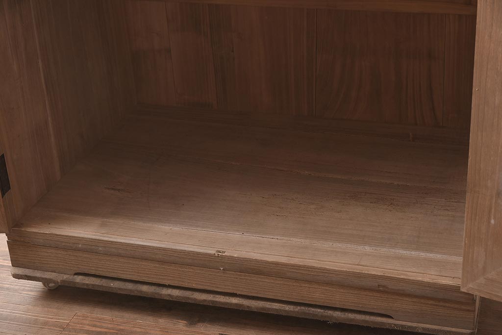 和製アンティーク　昭和中期　総桐材　和モダンな佇まいが魅力の布団箪笥(収納箪笥、和箪笥、ワードローブ、桐箪笥、桐たんす)(R-043133)