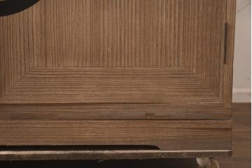 和製アンティーク　昭和中期　総桐材　和モダンな佇まいが魅力の布団箪笥(収納箪笥、和箪笥、ワードローブ、桐箪笥、桐たんす)(R-043133)