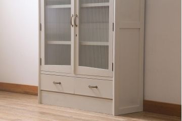 ペイント家具　モールガラス　レトロな佇まいのキャビネット(収納棚、戸棚、本箱)(R-043136)