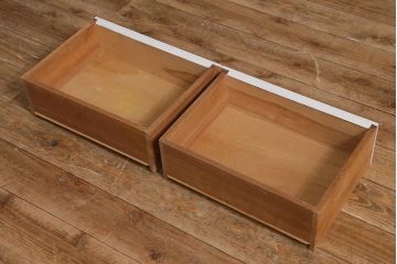 ペイント家具　モールガラス　レトロな佇まいのキャビネット(収納棚、戸棚、本箱)(R-043136)