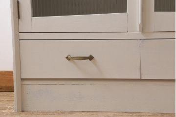 ペイント家具　モールガラス　レトロな佇まいのキャビネット(収納棚、戸棚、本箱)(R-043136)