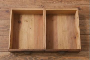 アンティーク家具　当店オリジナルガラス　和の雰囲気漂う小振りな戸棚(本箱、ブックケース、キャビネット、収納棚)(R-043138)