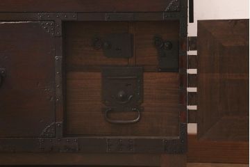 アンティーク家具　明治期　桐材　上質な造りの脚付箪笥ローボード(時代箪笥、桐箪笥、桐たんす)(R-043139)