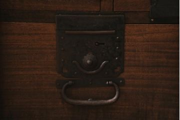 アンティーク家具　明治期　桐材　上質な造りの脚付箪笥ローボード(時代箪笥、桐箪笥、桐たんす)(R-043139)