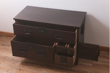 アンティーク家具　明治期　桐材　上質な造りの脚付箪笥ローボード(時代箪笥、桐箪笥、桐たんす)(R-043139)