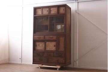 アンティーク家具　和製アンティーク　昭和初期　前面ケヤキ材・桜材　凝った造りが目を惹く茶箪笥(茶棚、収納棚)(R-043143)