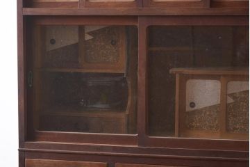 アンティーク家具　和製アンティーク　昭和初期　前面ケヤキ材・桜材　凝った造りが目を惹く茶箪笥(茶棚、収納棚)(R-043143)