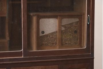 アンティーク家具　和製アンティーク　昭和初期　前面ケヤキ材・桜材　凝った造りが目を惹く茶箪笥(茶棚、収納棚)(R-043143)