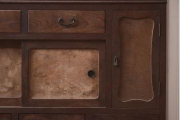 アンティーク家具　和製アンティーク　昭和初期　前面ケヤキ材・桜材　凝った造りが目を惹く茶箪笥(茶棚、収納棚)(R-043143)