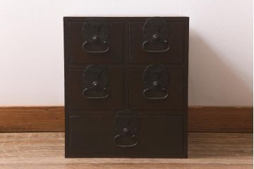 アンティーク家具　ヒノキ材　渋い金具が魅力的な小引き出し(小物収納)(R-043192)