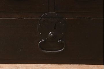 アンティーク家具　ヒノキ材　渋い金具が魅力的な小引き出し(小物収納)(R-043192)