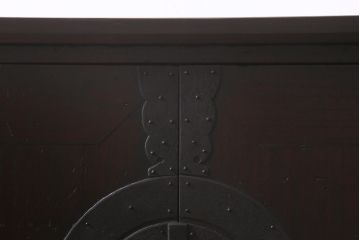 アンティーク家具　リメイク　桐材　棚付き　十字金具　観音開き戸の箪笥サイドボード(時代箪笥、リビングボード、桐箪笥、桐たんす)(R-043203)