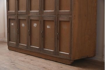 アンティーク家具　昭和レトロ　ナラ材　ナチュラルな木色のロッカー(戸棚、下駄箱、キャビネット)(R-043206)