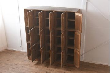 アンティーク家具　昭和レトロ　ナラ材　ナチュラルな木色のロッカー(戸棚、下駄箱、キャビネット)(R-043206)