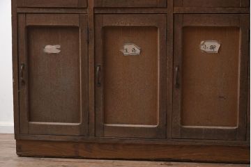 アンティーク家具　昭和レトロ　ナラ材　ナチュラルな木色のロッカー(戸棚、下駄箱、キャビネット)(R-043206)