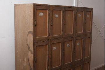 アンティーク家具　昭和レトロ　ナラ材　ナチュラルな木色のロッカー(戸棚、下駄箱、キャビネット)(R-043206)