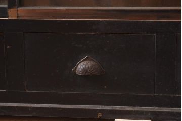 アンティーク家具　和製アンティーク　昭和初期　黒塗りがシックな戸棚(食器棚、キャビネット)(R-043209)