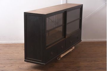 アンティーク家具　和製アンティーク　昭和初期　黒塗りがシックな戸棚(食器棚、キャビネット)(R-043209)