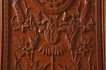 ビンテージ建具　民芸家具　総ケヤキ材　特注品!手彫りの意匠が豪華なドア(扉・開き戸・建具)(R-043214)