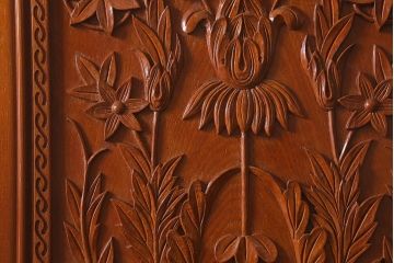 ビンテージ建具　民芸家具　総ケヤキ材　特注品!手彫りの意匠が豪華なドア(扉・開き戸・建具)(R-043214)